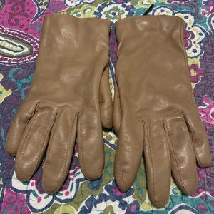 LORDS AND TAYLOR GENUINE LEATHER   SIZE 61/2